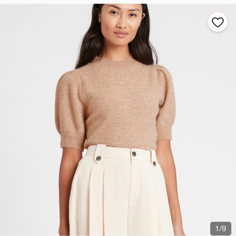 The CUTEST Banana Republic Wool & Alpaca Light Tan Crewneck Sweater